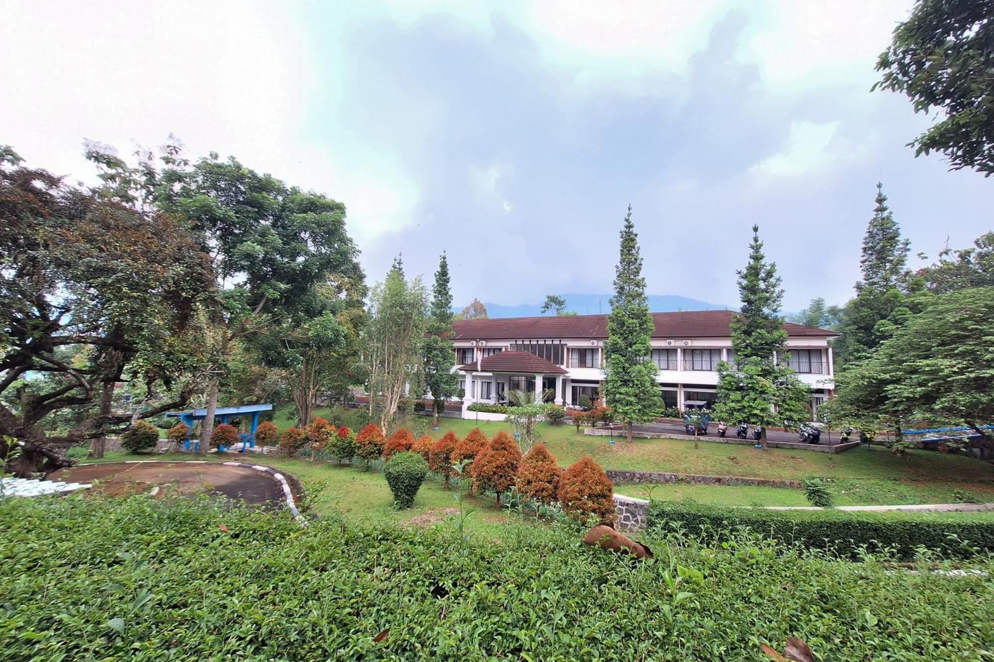 Reddoorz Resort At Tridaya Cisarua Puncak Εξωτερικό φωτογραφία
