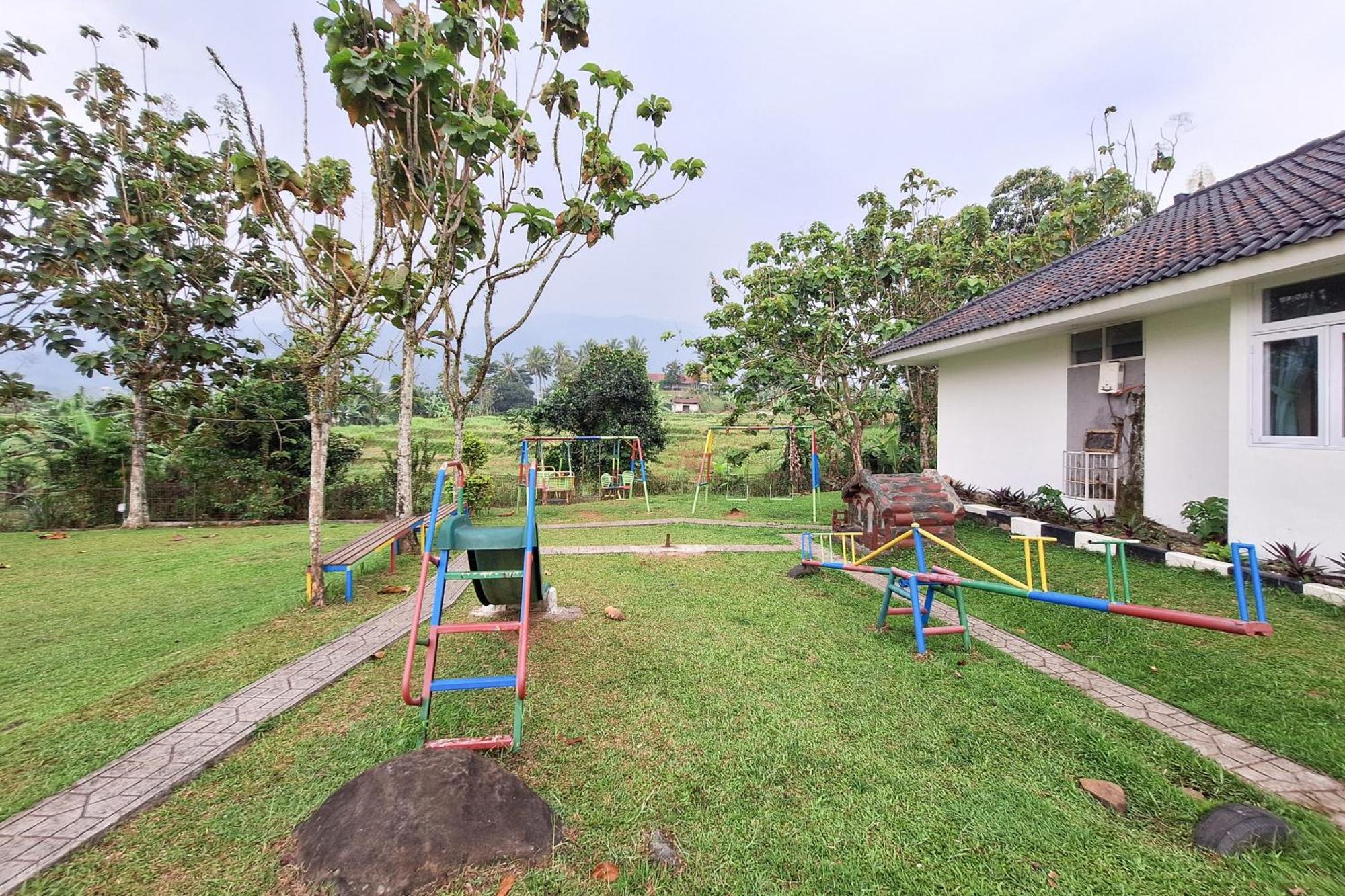 Reddoorz Resort At Tridaya Cisarua Puncak Εξωτερικό φωτογραφία